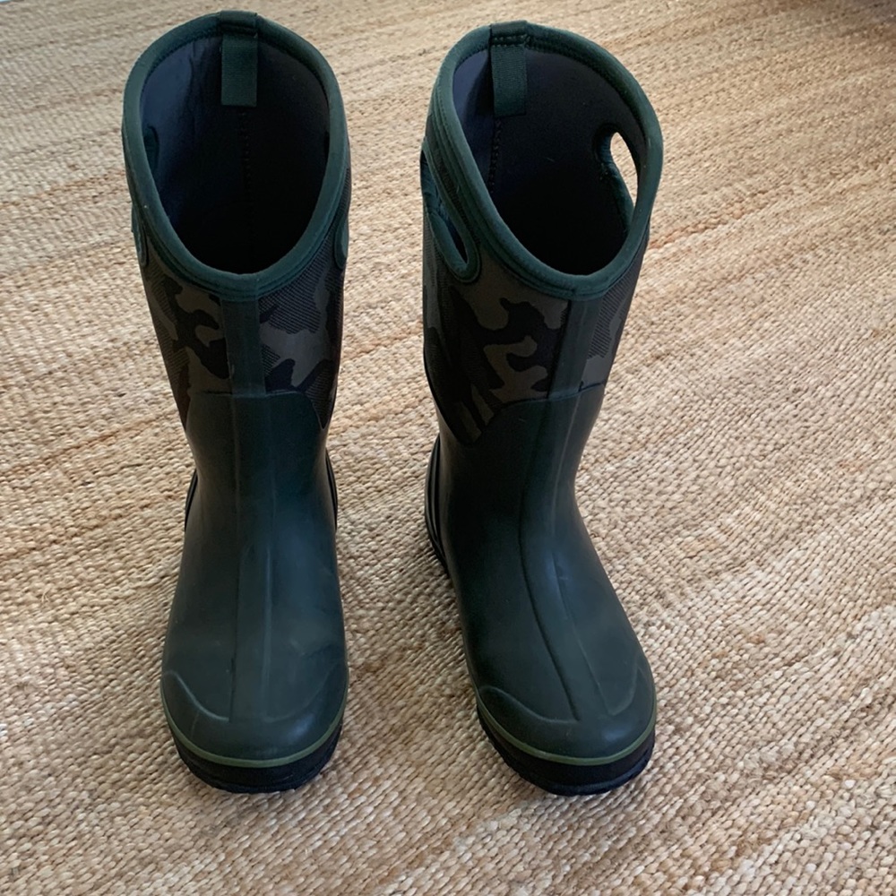 Womens Bogs boots size 7, in great condition!